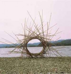 œuvre d'Andy Goldsworthy - Woven bamboo, windy..., Before the Mirror, Kiinagashima-cho, Japan, 1987